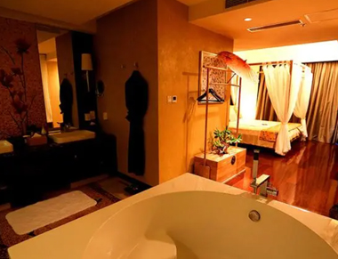 青岛养生会所的黄昏恋：当爱情遇上八十岁